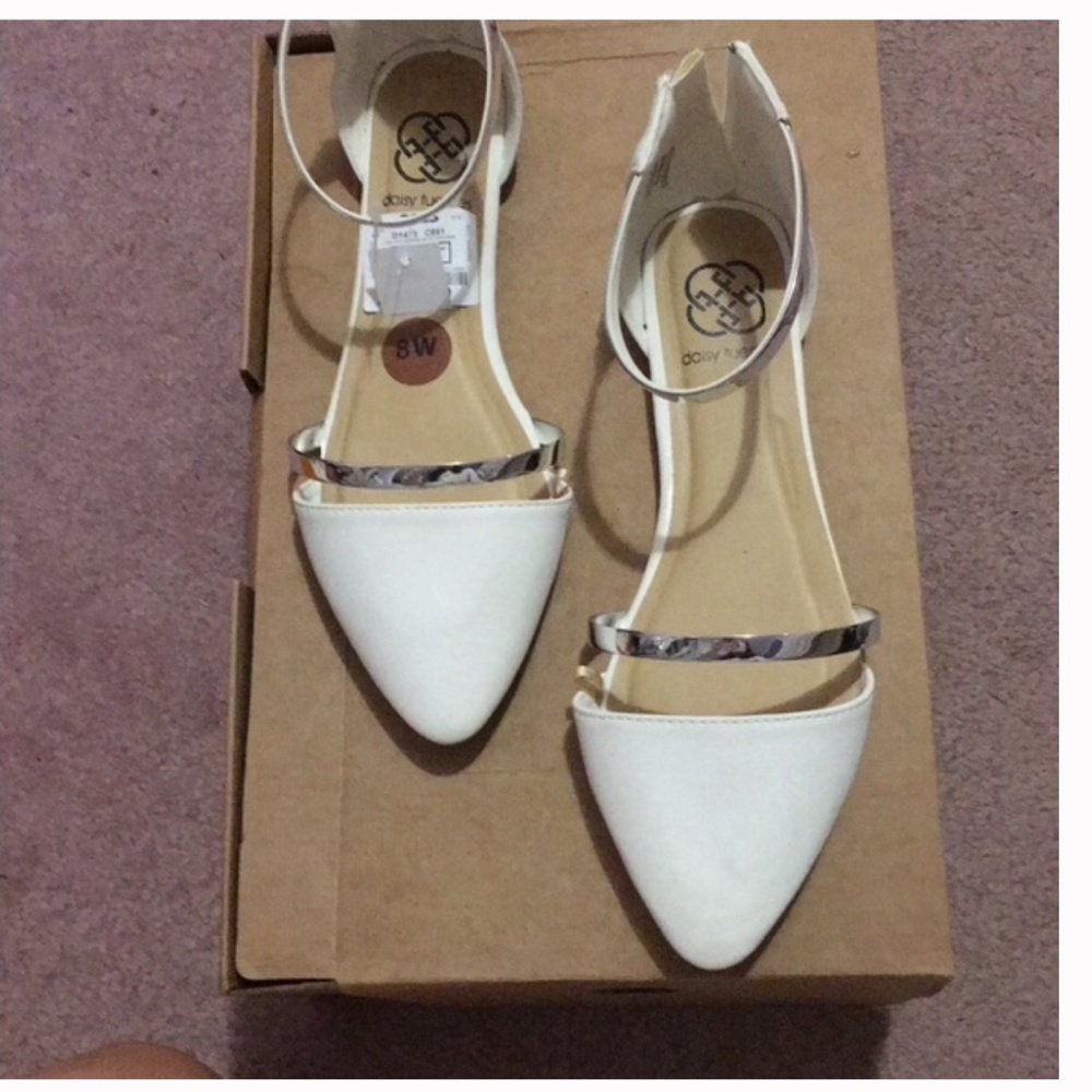 Gorgeous white pointed toe flats with silver Halo strap